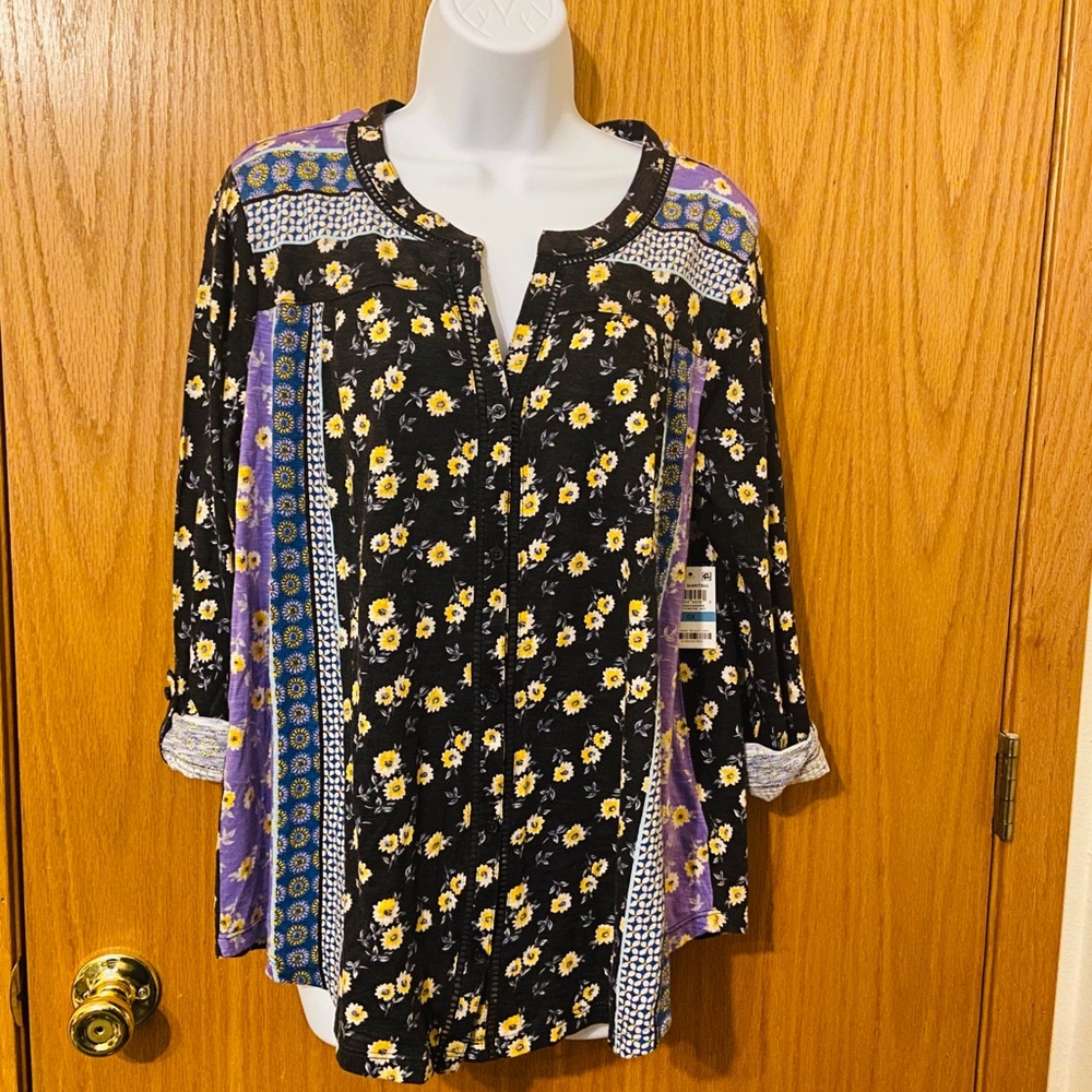 NWT Women’s button down floral top
